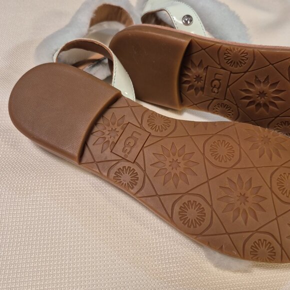 UGG nwot sandals - Picture 8 of 9